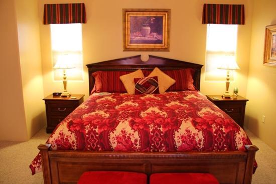 Habitación con cama extragrande y balcón